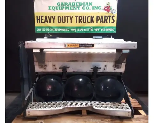 MACK CXU613 Battery Boxes