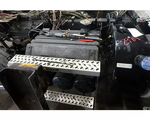 MACK CXU613 Battery Tray