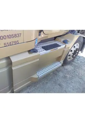 MACK CXU613 CAB SKIRT/SIDE FAIRING