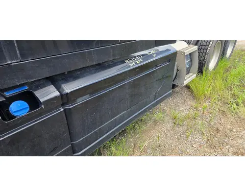 MACK CXU613 CAB SKIRTSIDE FAIRING