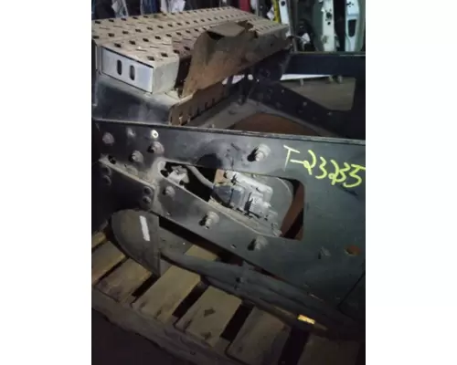 MACK CXU613 CAB STEP