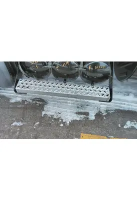 MACK CXU613 CAB STEP