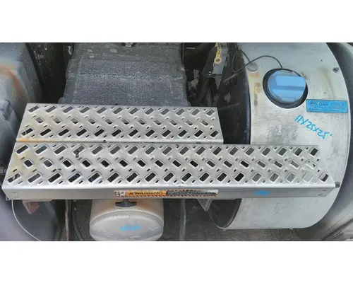 MACK CXU613 CAB STEP