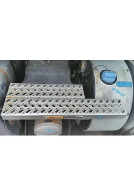 MACK CXU613 CAB STEP