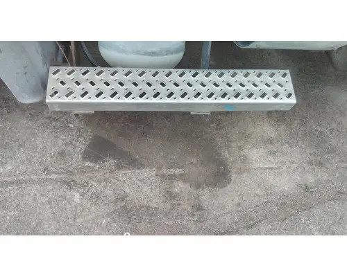 MACK CXU613 CAB STEP