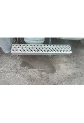 MACK CXU613 CAB STEP