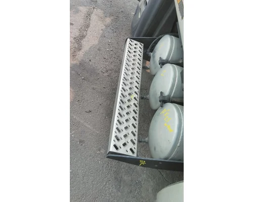 MACK CXU613 CAB STEP