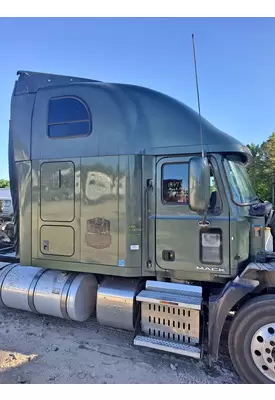 MACK CXU613 CAB