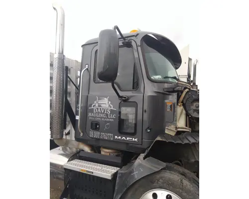MACK CXU613 CAB