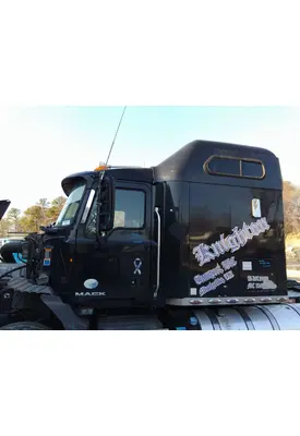 MACK CXU613 CAB