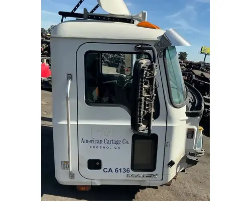MACK CXU613 Cab Assembly
