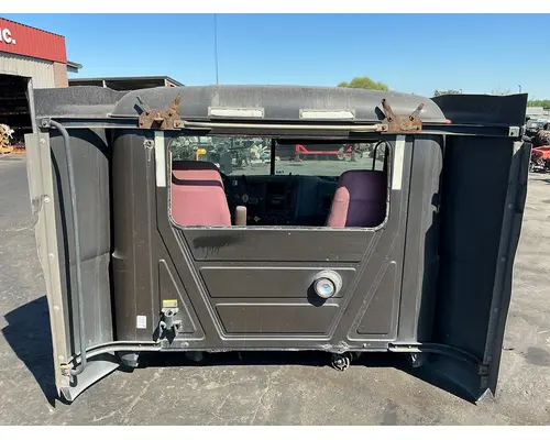 MACK CXU613 Cab Assembly