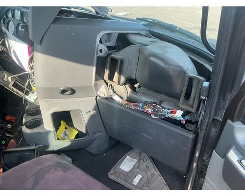 MACK CXU613 Cab Assembly