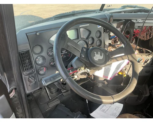 MACK CXU613 Cab Assembly