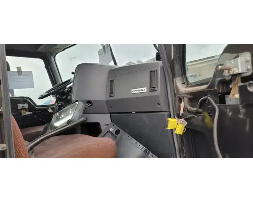 MACK CXU613 Cab Assembly