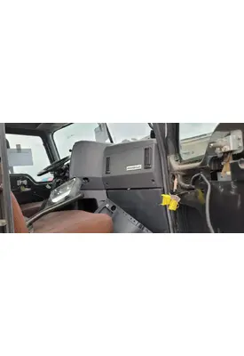 MACK CXU613 Cab Assembly