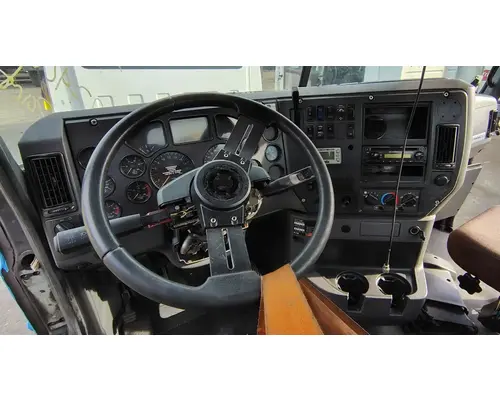 MACK CXU613 Cab Assembly