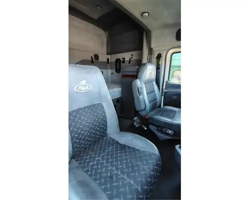 MACK CXU613 Cab Assembly