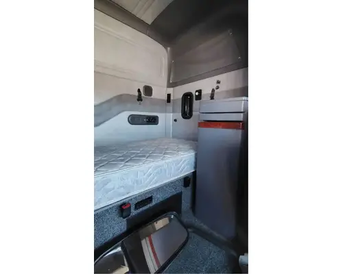 MACK CXU613 Cab Assembly