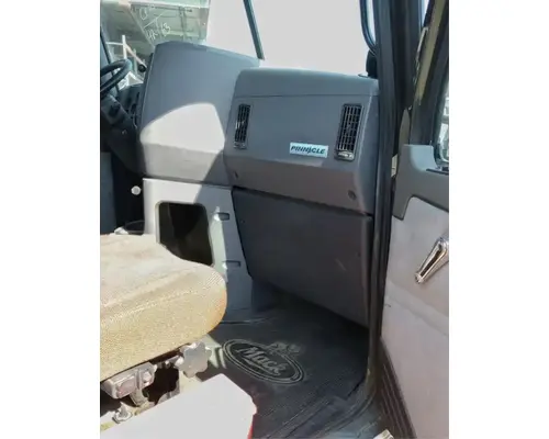 MACK CXU613 Cab Assembly