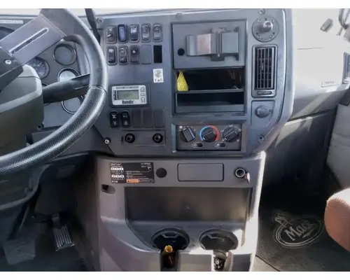 MACK CXU613 Cab Assembly