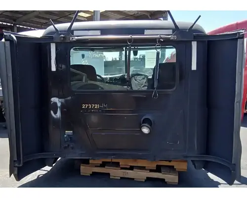 MACK CXU613 Cab Assembly