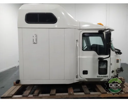 MACK CXU613 Cab