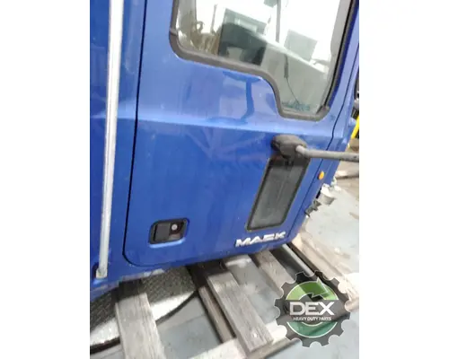 MACK CXU613 Cab