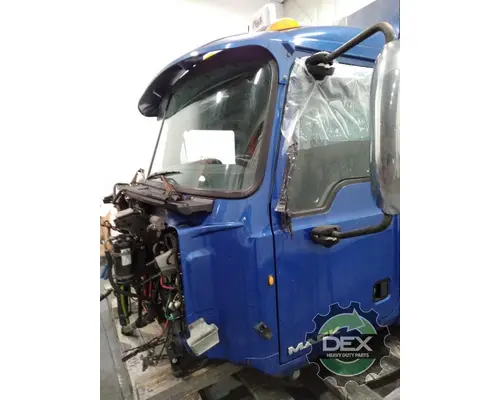 MACK CXU613 Cab