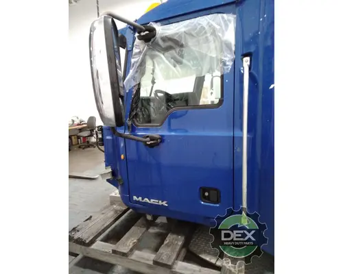 MACK CXU613 Cab