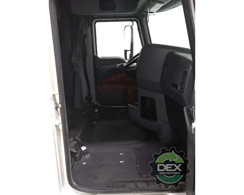 MACK CXU613 Cab