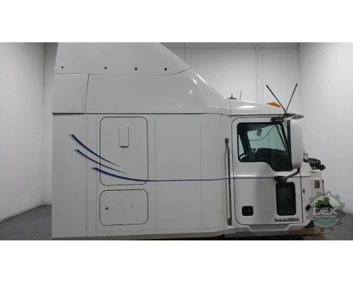 MACK CXU613 Cab