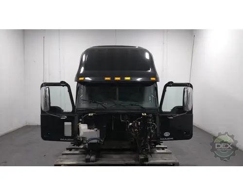 MACK CXU613 Cab