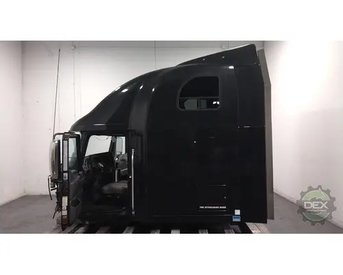MACK CXU613 Cab