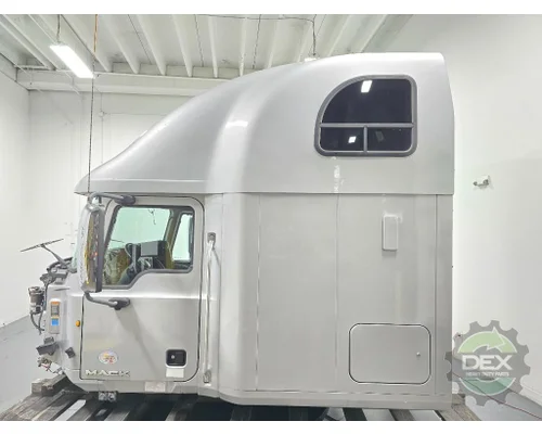 MACK CXU613 Cab