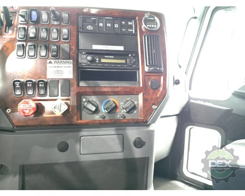 MACK CXU613 Cab