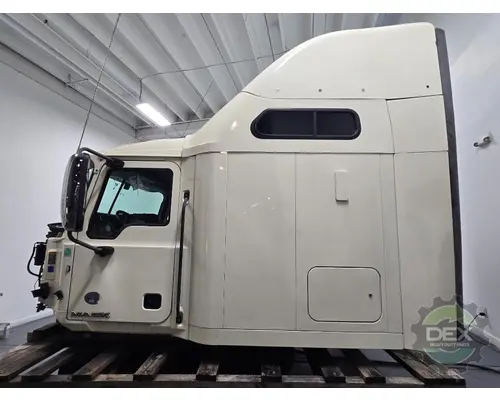 MACK CXU613 Cab