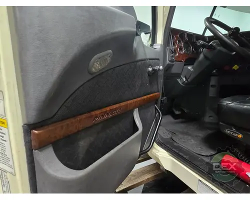 MACK CXU613 Cab