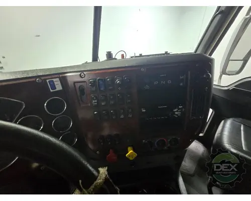 MACK CXU613 Cab