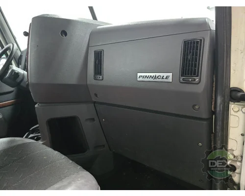 MACK CXU613 Cab