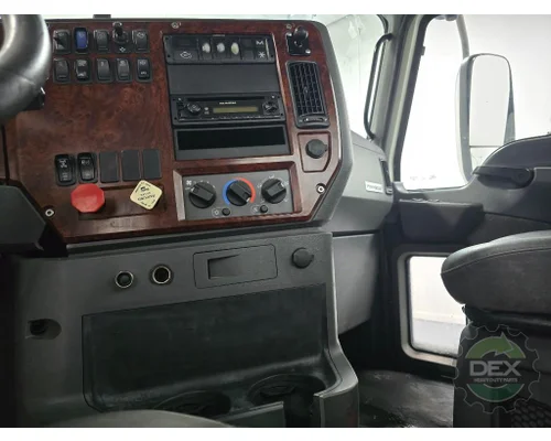 MACK CXU613 Cab