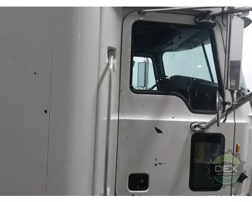 MACK CXU613 Cab