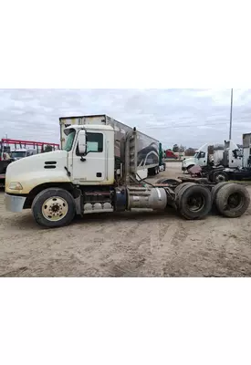 MACK CXU613 Cab