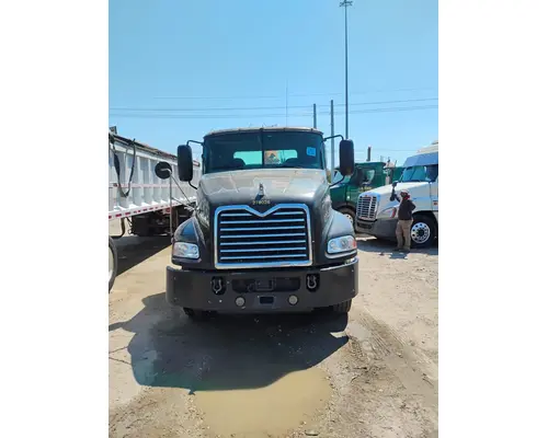 MACK CXU613 Cab