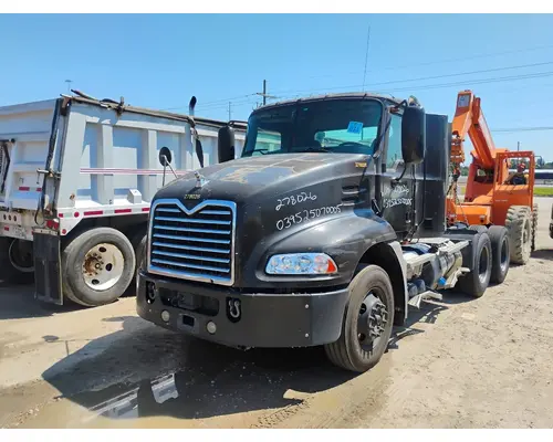 MACK CXU613 Cab