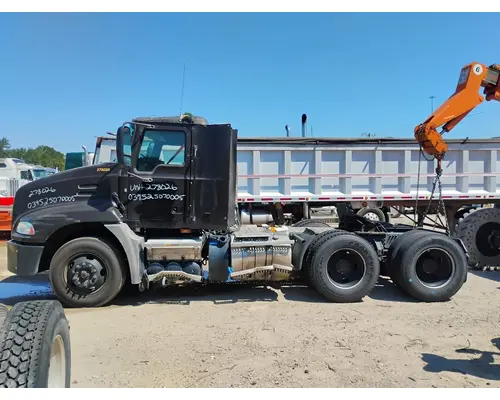 MACK CXU613 Cab