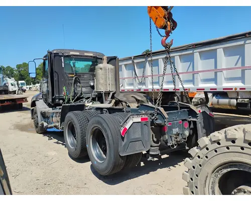 MACK CXU613 Cab