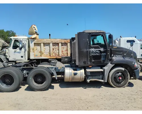 MACK CXU613 Cab