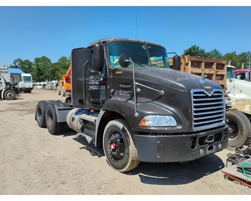 MACK CXU613 Cab