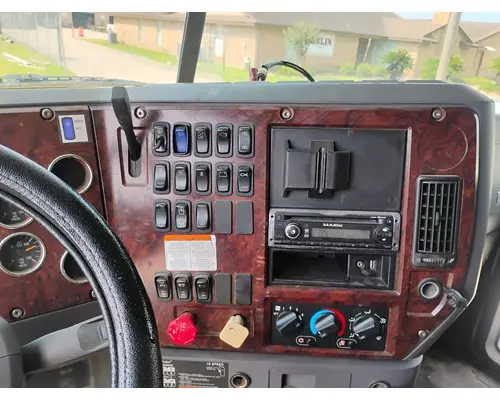 MACK CXU613 Complete Vehicle